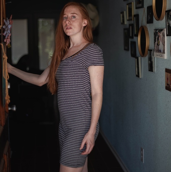 Meet Your Posher -  Shelby Lea - Picture 5 of 8